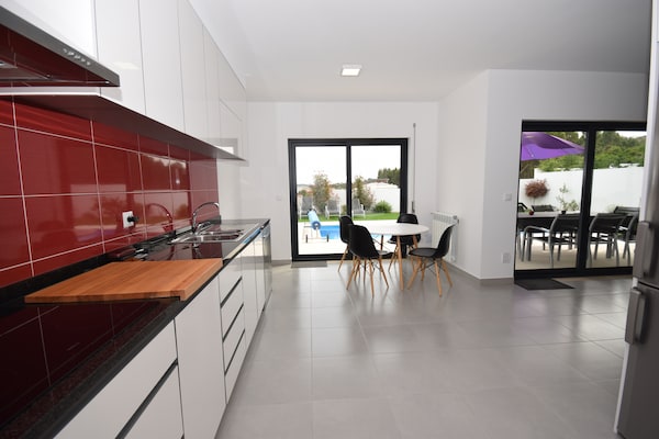 Foto van Vakantiehuis; strand van Nazaré om te surfen - Vakantiehuis in Famalicao - Kitchen