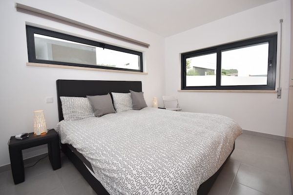 Foto van Vakantiehuis; strand van Nazaré om te surfen - Vakantiehuis in Famalicao - BedRoom