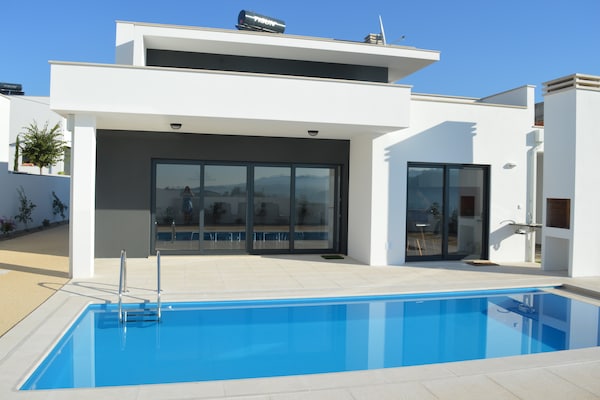 Foto van Vakantiehuis; strand van Nazaré om te surfen - Vakantiehuis in Famalicao - ExteriorSummer
