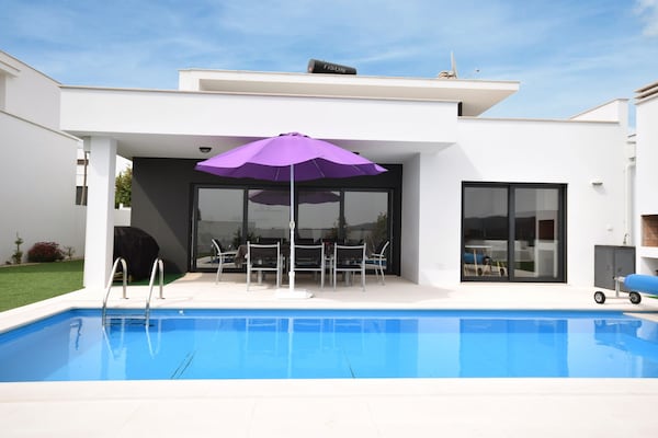 Foto van Vakantiehuis; strand van Nazaré om te surfen - Vakantiehuis in Famalicao - ExteriorSummer