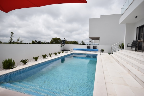 Foto van Comfortabele villa met privé-zwembad vlakbij de mooie stranden van de Zilverkust - PoolOfHouse