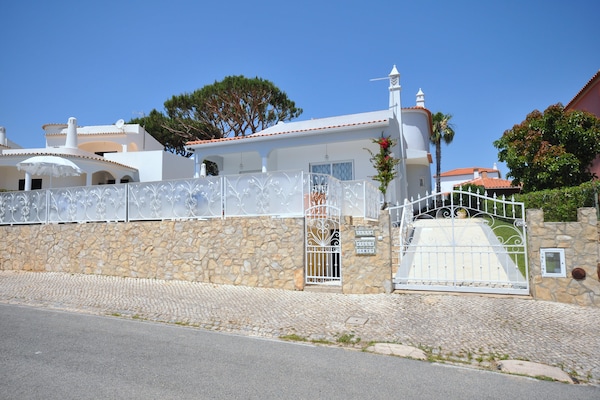 Foto van Villa in Vilamoura met privézwembad - Vakantiehuis in Vilamoura - ExteriorSummer