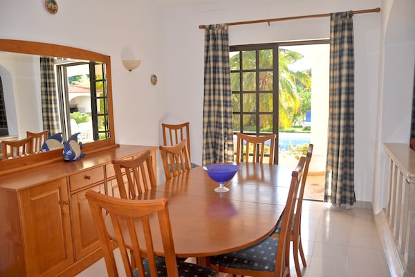 Foto van Villa in Vilamoura met Privézwembad - Vakantiehuis in Vilamoura - DiningRoom