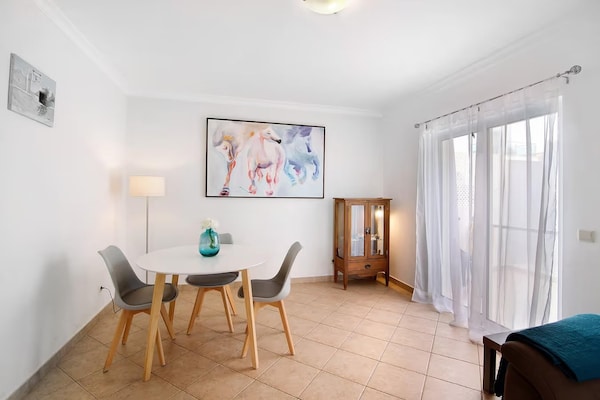 Foto van Prachtig vakantiehuis in Manta Rota met privézwembad - DiningRoom