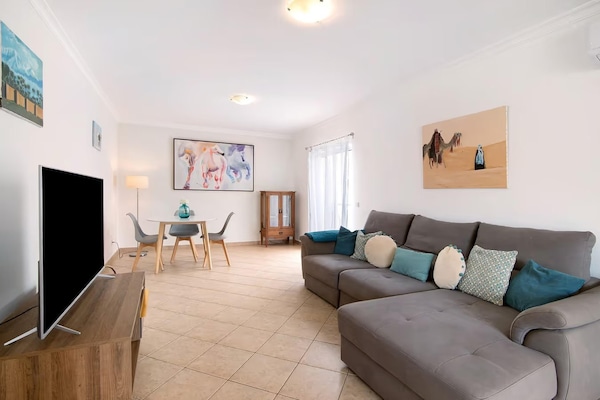 Foto van Prachtig vakantiehuis in Manta Rota met privézwembad - LivingRoom