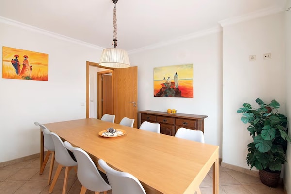 Foto van Prachtig vakantiehuis in Manta Rota met privézwembad - DiningRoom
