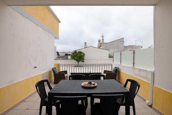 Foto van Prachtig vakantiehuis in Manta Rota met privézwembad - TerraceBalcony
