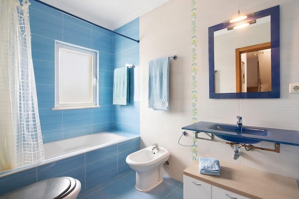 Foto van Prachtig vakantiehuis in Manta Rota met privézwembad - BathRoom