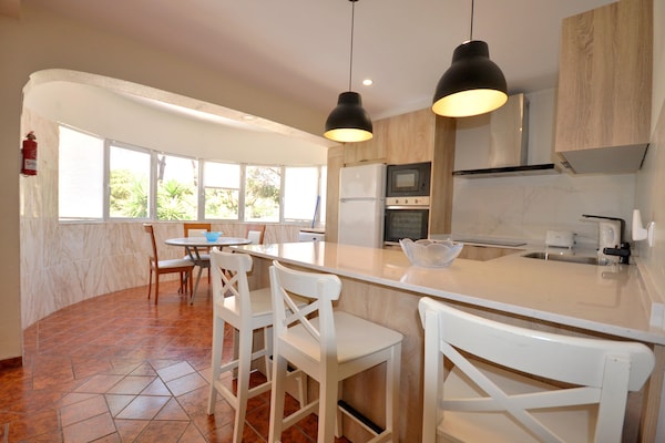 Foto van Villa in Algarve bij Marina & Golfbaan - Vakantiehuis in Quarteira - DiningRoom