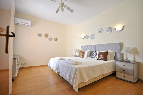 Foto van Villa in Algarve bij Marina & Golfbaan - Vakantiehuis in Quarteira - BedRoom