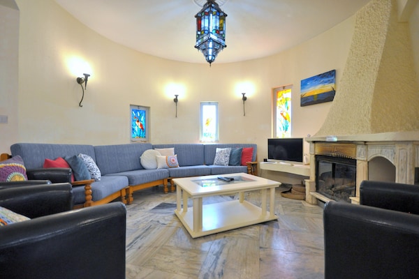 Foto van Villa in Algarve bij Marina & Golfbaan - Vakantiehuis in Quarteira - LivingRoom