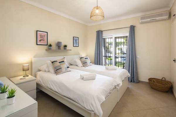 Foto van Villa in kustplaats Carvoeiro, Algarve - Vakantiehuis in Carvoeiro - BedRoom
