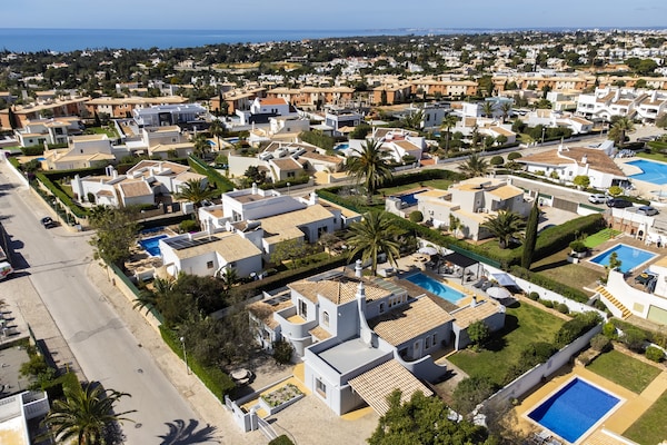 Foto van Villa in kustplaats Carvoeiro, Algarve - Vakantiehuis in Carvoeiro - Outdoor