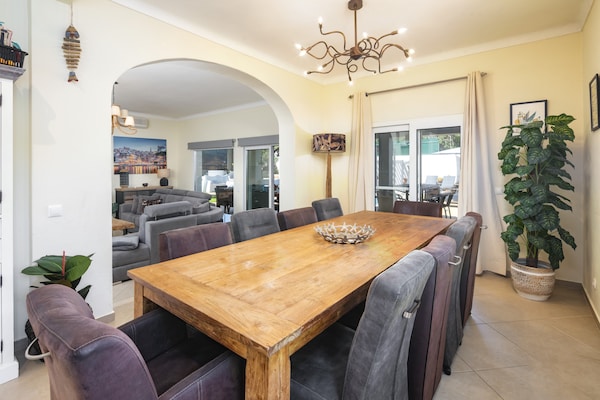 Foto van Villa in kustplaats Carvoeiro, Algarve - Vakantiehuis in Carvoeiro - DiningRoom