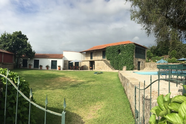 Foto van Gezellig herenhuis in Ponte de Lima met zwembad - Vakantiehuis in Santa Cruz do Lima, Ponte de Lima - ExteriorSummer