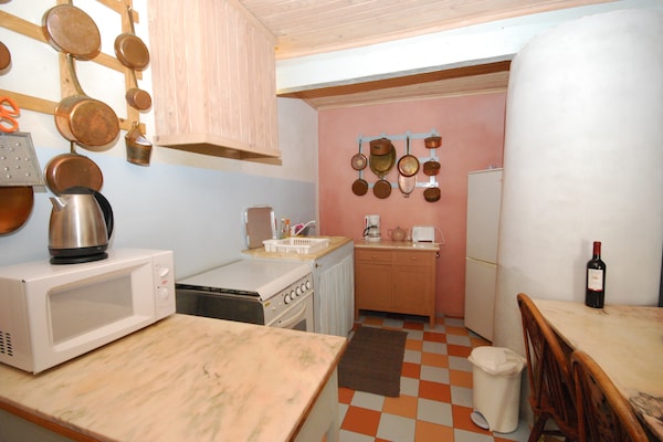 Foto van Vintage boerderij in Lissabon Portugal met zwembad - Kitchen