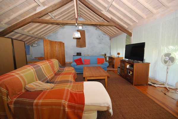 Foto van Vintage boerderij in Lissabon Portugal met zwembad - LivingRoom