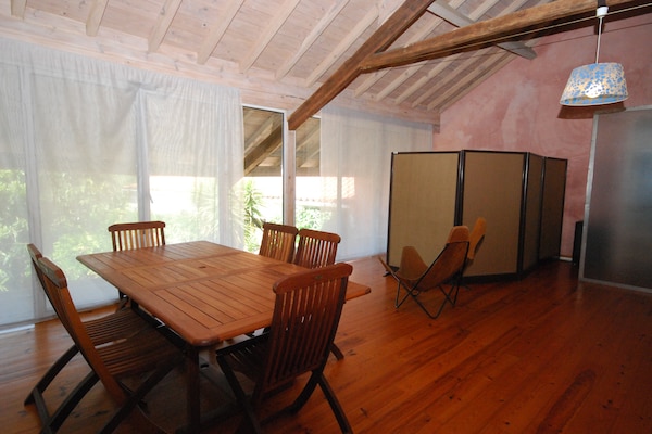Foto van Vintage boerderij in Lissabon Portugal met zwembad - DiningRoom