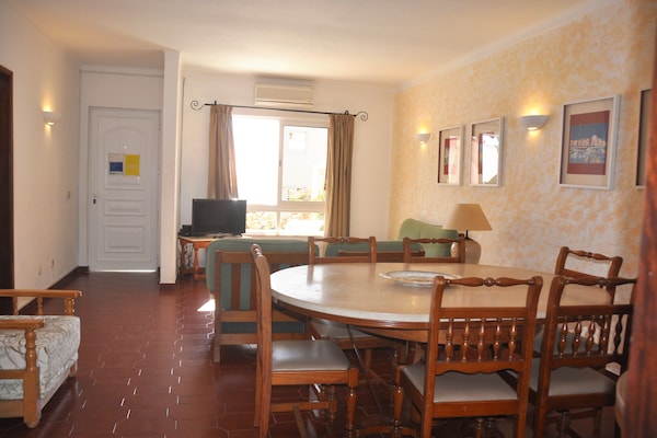 Foto van Villa in Vilamoura met Zwembad & Terras - Vakantiehuis in Vilamoura - DiningRoom