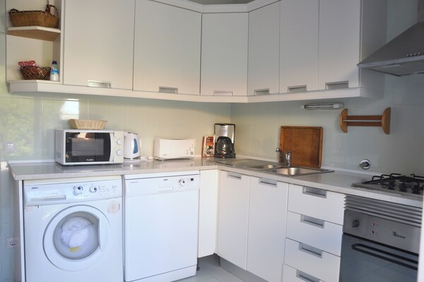Foto van Villa in Vilamoura met Zwembad & Terras - Vakantiehuis in Vilamoura - Kitchen