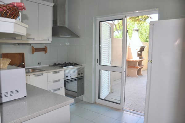 Foto van Villa in Vilamoura met Zwembad & Terras - Vakantiehuis in Vilamoura - Kitchen