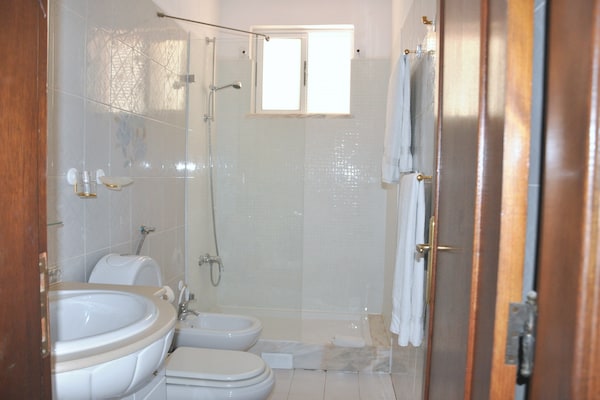 Foto van Villa in Vilamoura met Zwembad & Terras - Vakantiehuis in Vilamoura - BathRoom