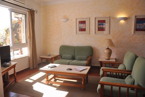 Foto van Villa in Vilamoura met Zwembad & Terras - Vakantiehuis in Vilamoura - LivingRoom