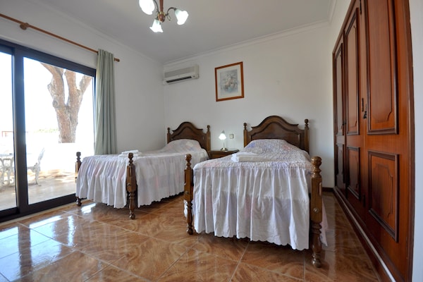 Foto van Villa in Vilamoura met zwembad bij golfbanen - Vakantiehuis in Vilamoura - BedRoom