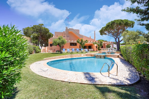 Foto van Villa in Vilamoura met zwembad bij strand - Vakantiehuis in Vilamoura - ExteriorSummer