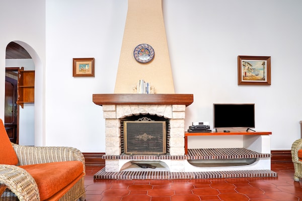 Foto van Villa in Vilamoura met zwembad bij strand - Vakantiehuis in Vilamoura - LivingRoom