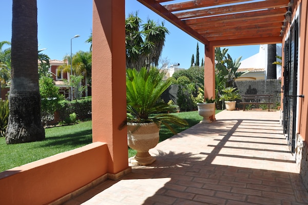 Foto van Villa in Vilamoura met privézwembad - Vakantiehuis in Vilamoura - TerraceBalcony