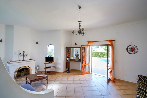 Foto van Moderne villa met privézwembad - Vakantiehuis in Vilamoura - LivingRoom