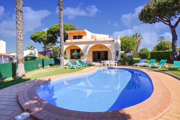 Foto van Moderne villa met privézwembad - Vakantiehuis in Vilamoura - PoolOfHouse