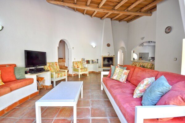 Foto van Villa in Almancil met Zwembad en Golfbaan - Vakantiehuis in Almancil - LivingRoom