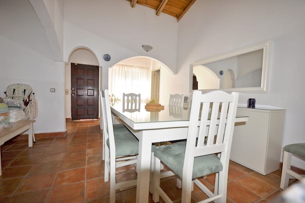 Foto van Villa in Almancil met Zwembad en Golfbaan - Vakantiehuis in Almancil - DiningRoom
