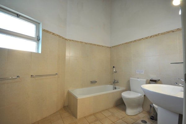 Foto van Villa in Almancil met Zwembad en Golfbaan - Vakantiehuis in Almancil - BathRoom