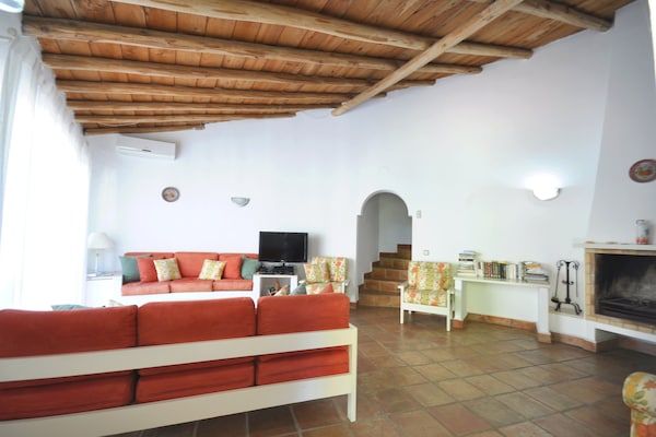 Foto van Villa in Almancil met Zwembad en Golfbaan - Vakantiehuis in Almancil - LivingRoom