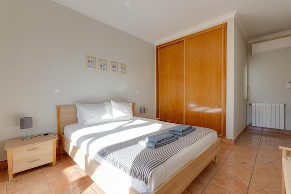 Foto van Huis in Lagos met zwembad vlakbij Meia Praia - Vakantiehuis in Lagos - BedRoom