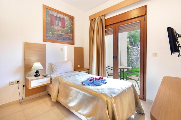 Foto van Vakantiehuis in Kiotari vlak bij het strand - Vakantiehuis in Kiotari - BedRoom