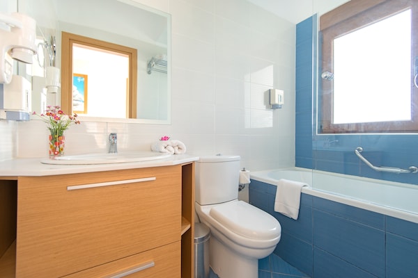 Foto van Vakantiehuis in Kiotari vlak bij het strand - Vakantiehuis in Kiotari - BathRoom