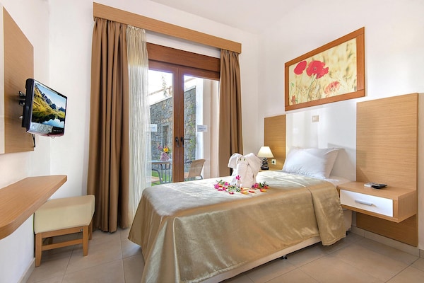 Foto van Vakantiehuis in Kiotari met een privézwembad - Vakantiehuis in Kiotari - BedRoom