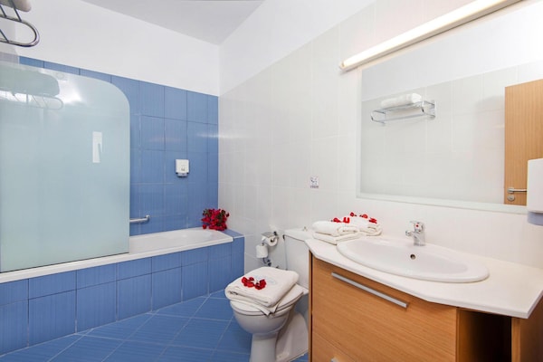 Foto van Vakantiehuis in Kiotari met een terras - Vakantiehuis in Kiotari - BathRoom