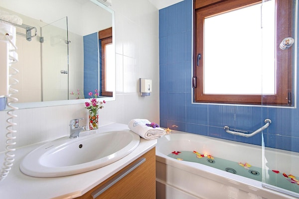 Foto van Vakantiehuis in Kiotari met een terras - Vakantiehuis in Kiotari - BathRoom