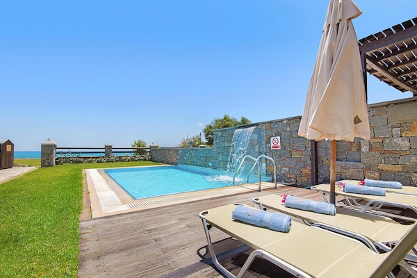 Foto van Vakantiehuis in Kiotari met een terras - Vakantiehuis in Kiotari - PoolOfHouse