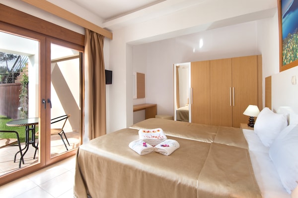 Foto van Vakantiehuis in Kiotari met een barbecue - Vakantiehuis in Kiotari - BedRoom
