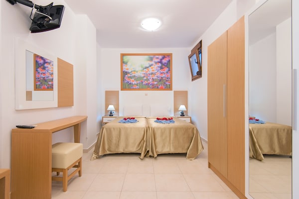 Foto van Vakantiehuis in Kiotari met een barbecue - Vakantiehuis in Kiotari - BedRoom