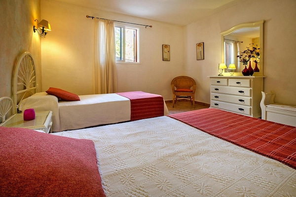 Foto van Vakantiehuis aan de kust van Tenerife voor 3 - Vakantiehuis in Malpais de Candelaria - BedRoom