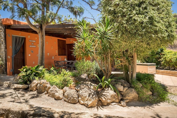 Foto van Vakantiehuis aan de kust van Tenerife voor 3 - Vakantiehuis in Malpais de Candelaria - GardenSummer
