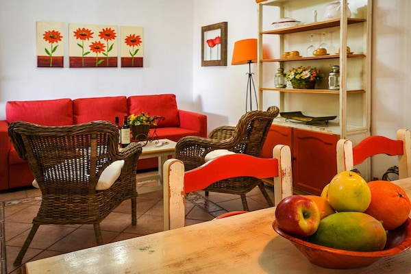 Foto van Vakantiehuis aan de kust van Tenerife voor 3 - Vakantiehuis in Malpais de Candelaria - LivingRoom